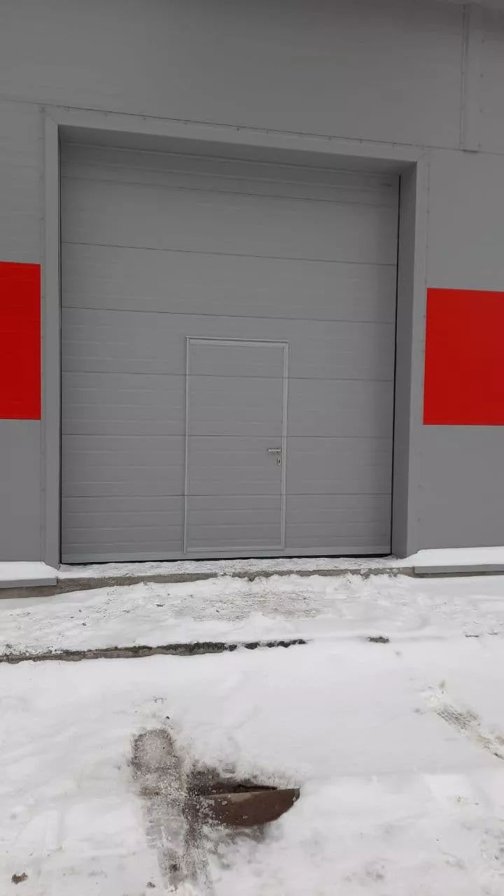 Промышленные секционные ворота DoorHan.”СтройБизнесРесурс” Грузовой переезд